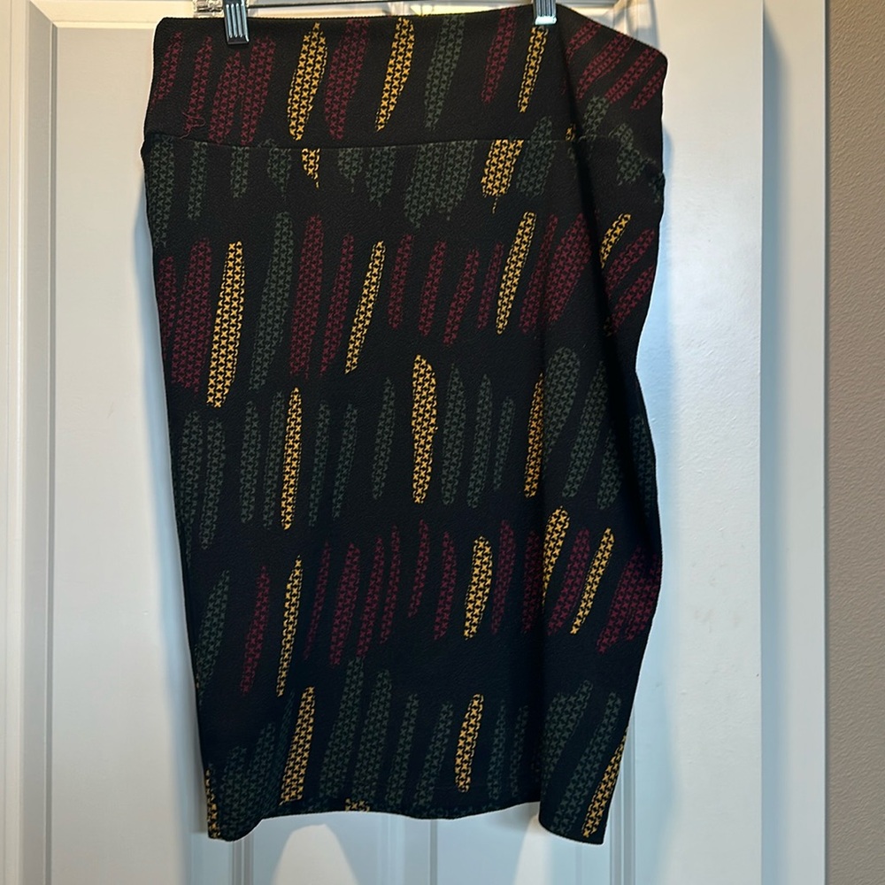 Cute knee length pencil skirt.